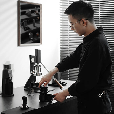 Astra Collection-Gravity Distributor-Black-51mm