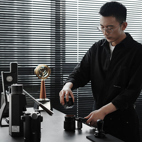 Astra Collection-Gravity Distributor-Black-51mm