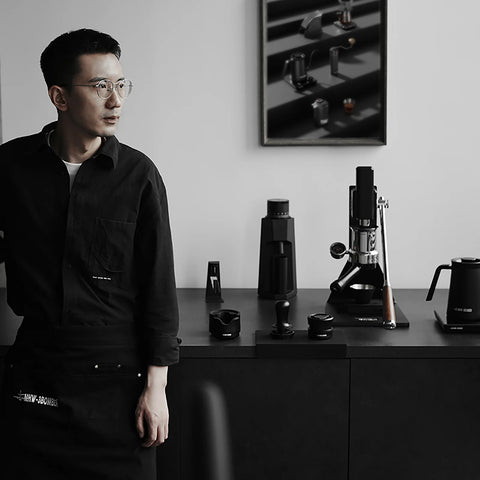 Astra Collection-Gravity Distributor-Black-51mm